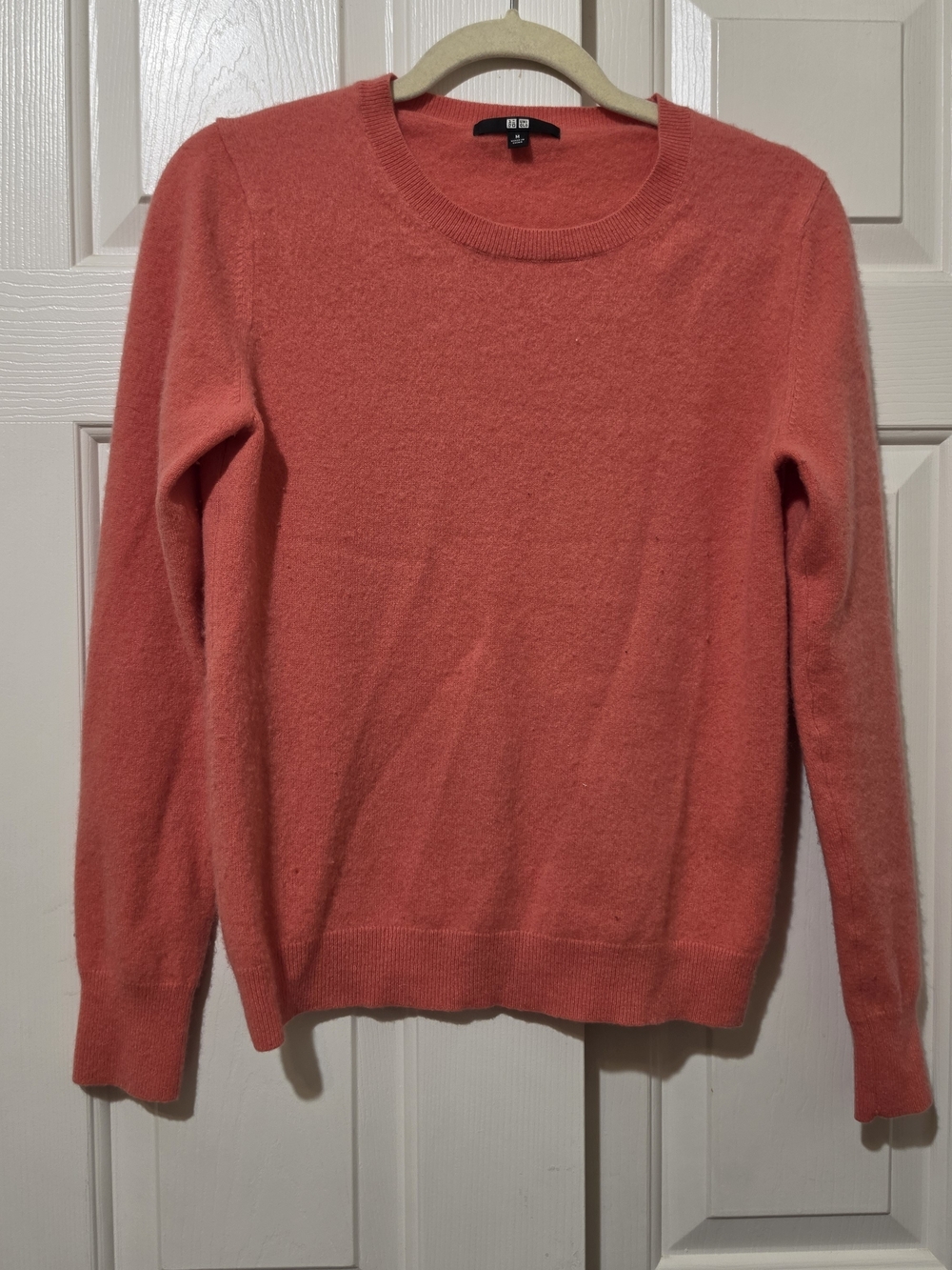 Uniqlo Jumper womens MEDIUM Coral 100% Cashmere Crew Neck Sweater Long Sleeve M